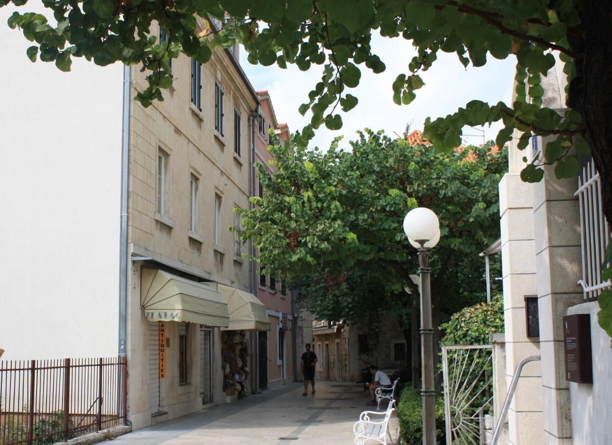 Old Town Apartment 奥米什 外观 照片