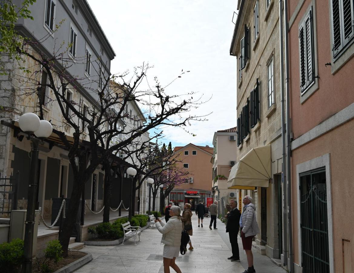 Old Town Apartment 奥米什 外观 照片