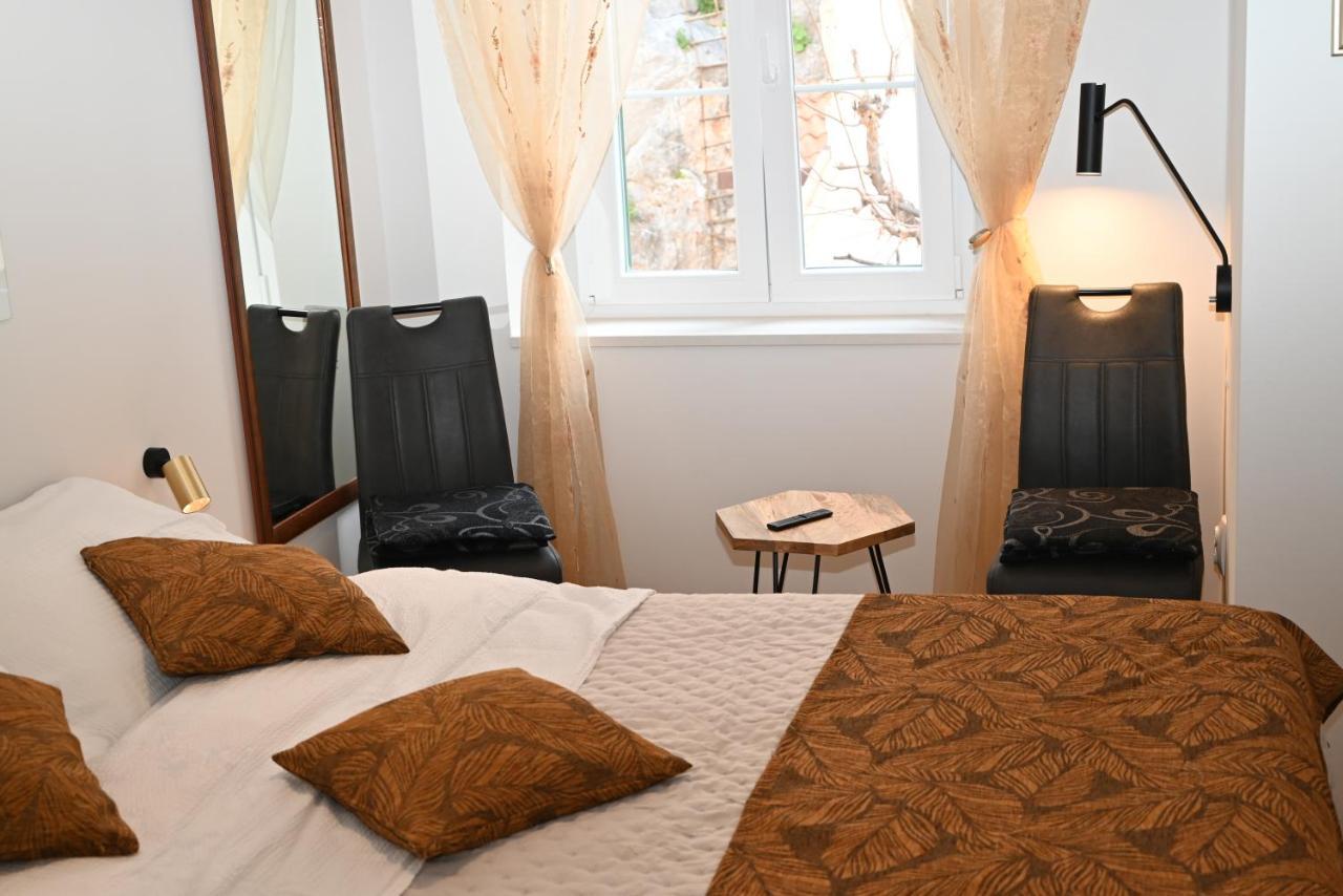 Old Town Apartment 奥米什 外观 照片