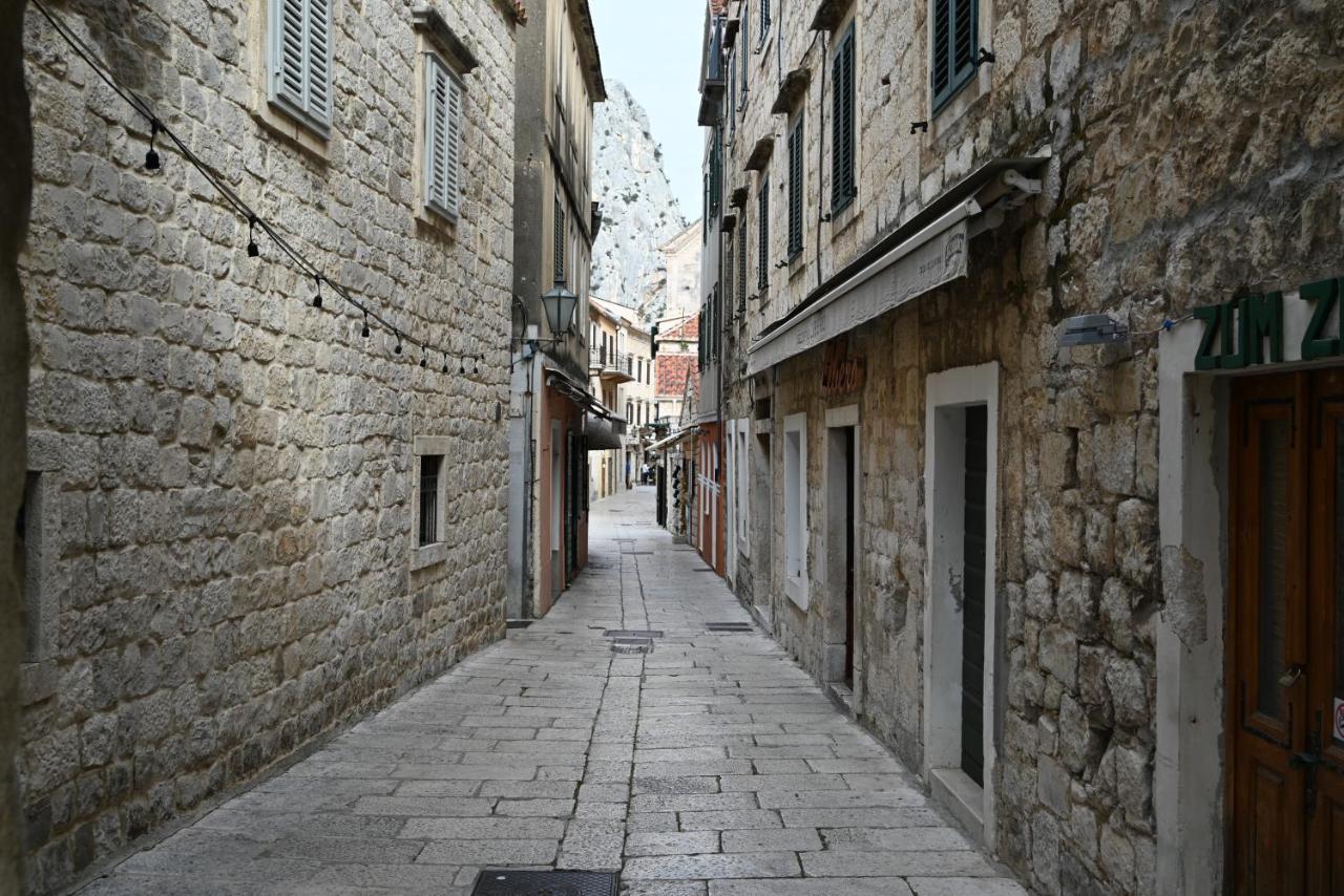 Old Town Apartment 奥米什 外观 照片