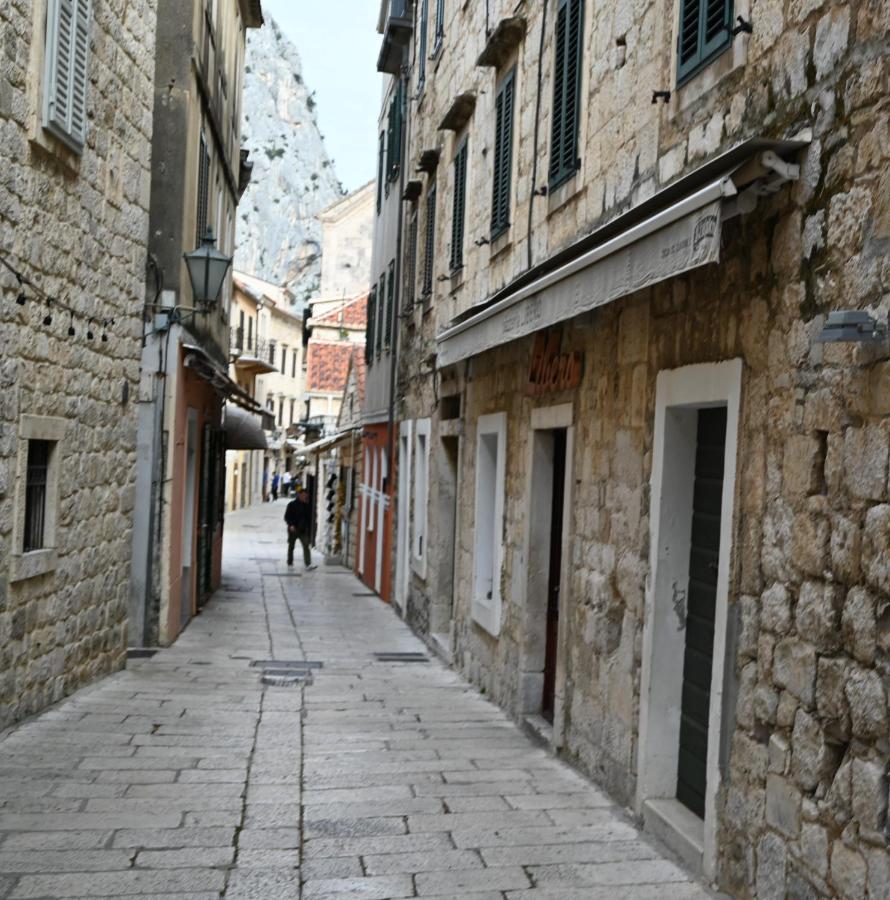 Old Town Apartment 奥米什 外观 照片