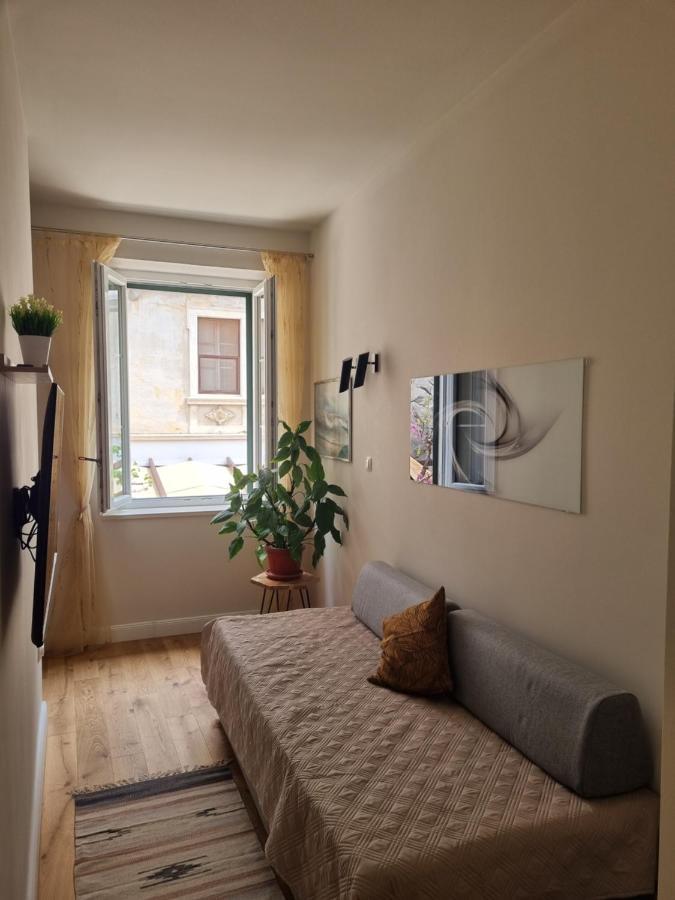 Old Town Apartment 奥米什 外观 照片