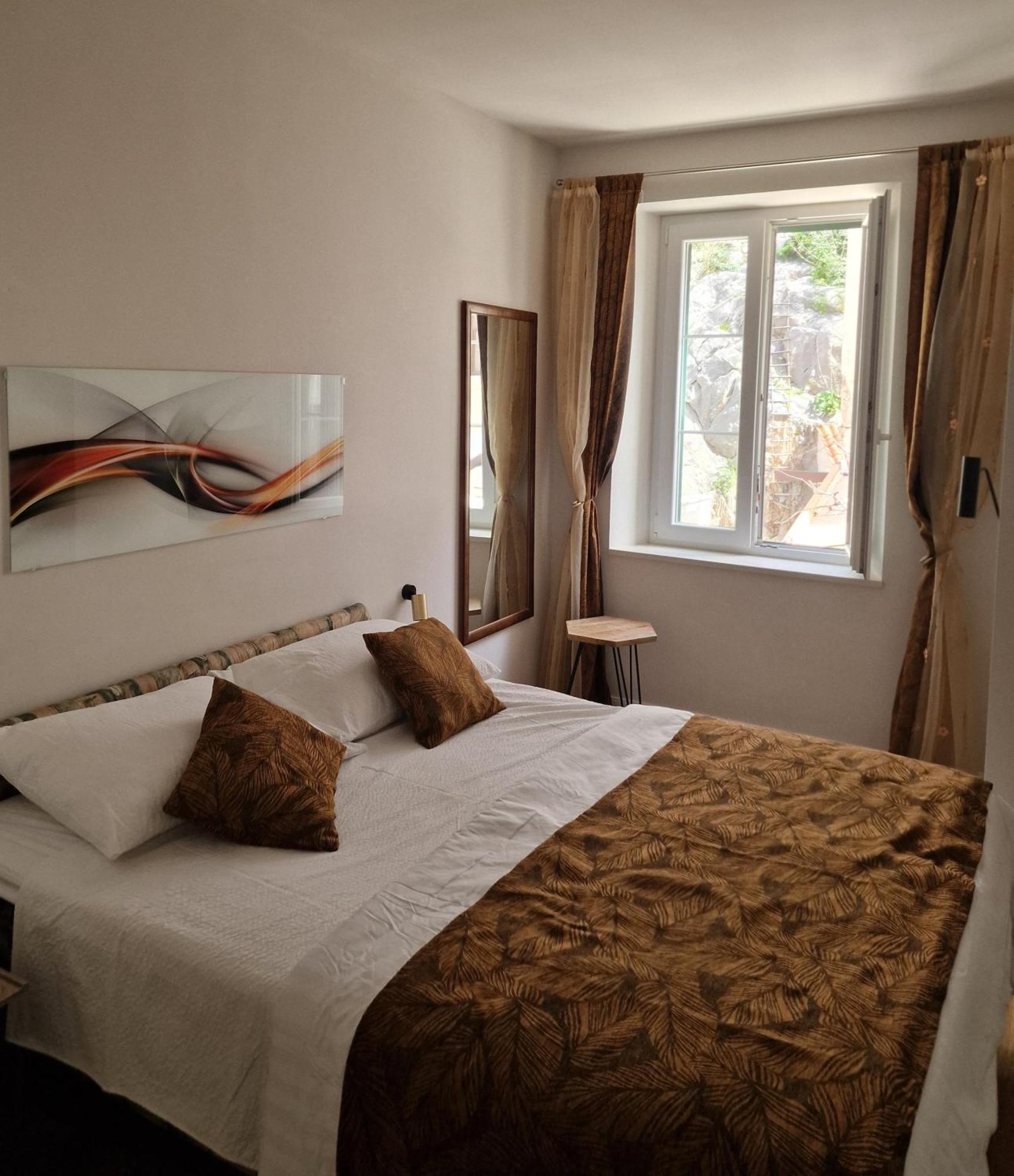 Old Town Apartment 奥米什 外观 照片