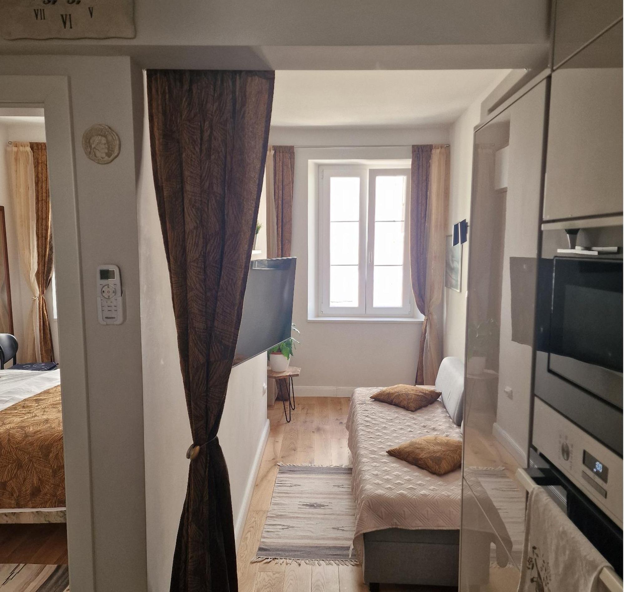 Old Town Apartment 奥米什 外观 照片