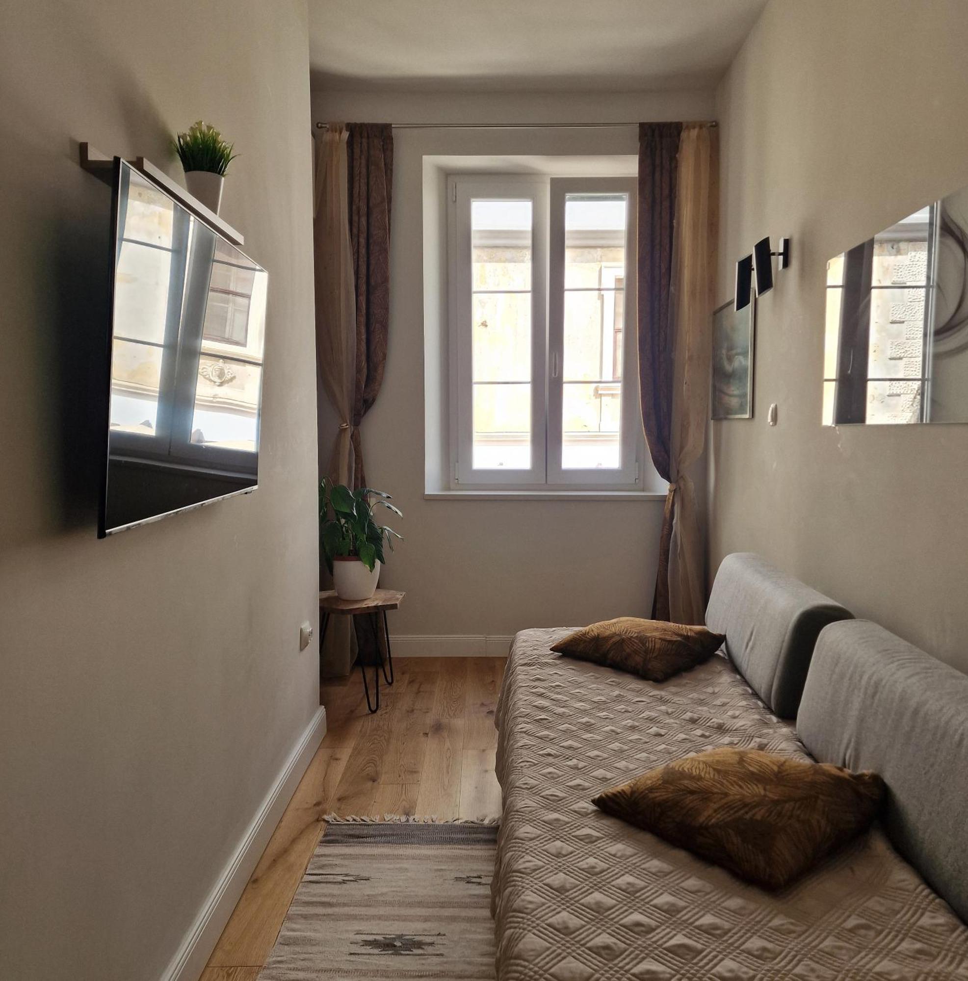 Old Town Apartment 奥米什 外观 照片