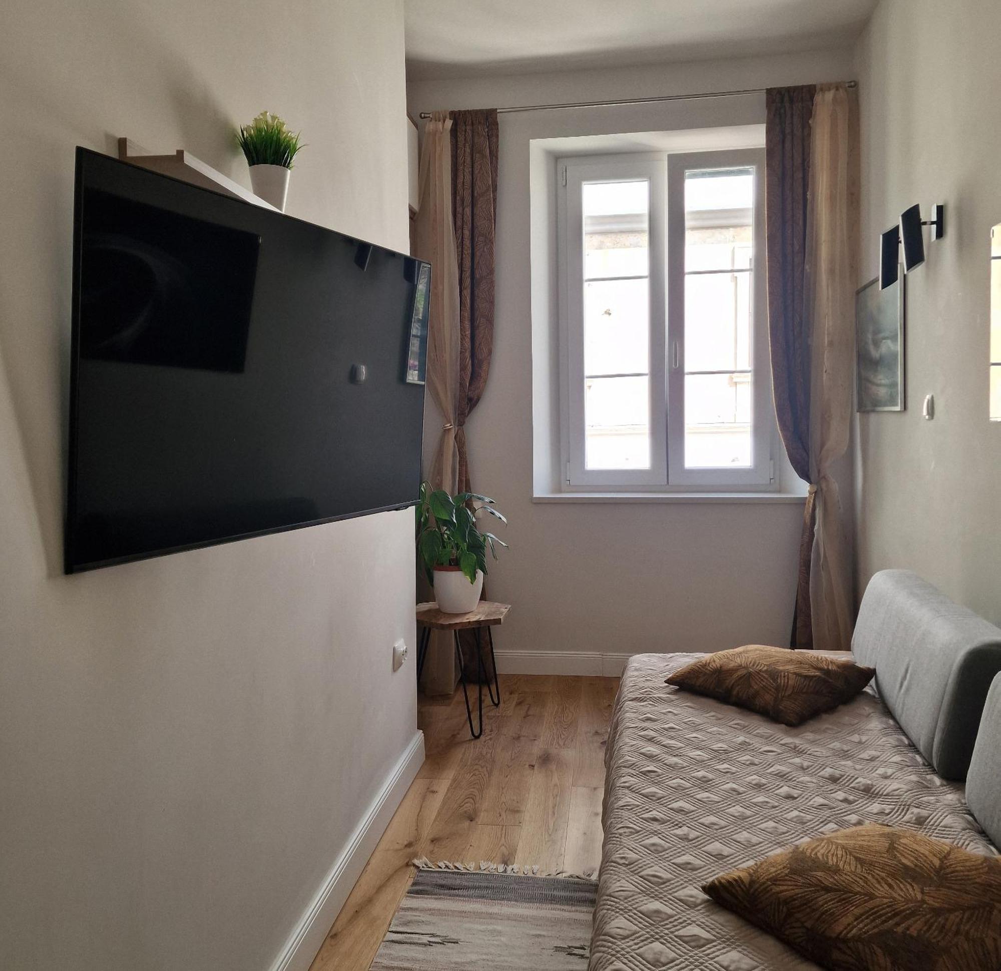 Old Town Apartment 奥米什 外观 照片
