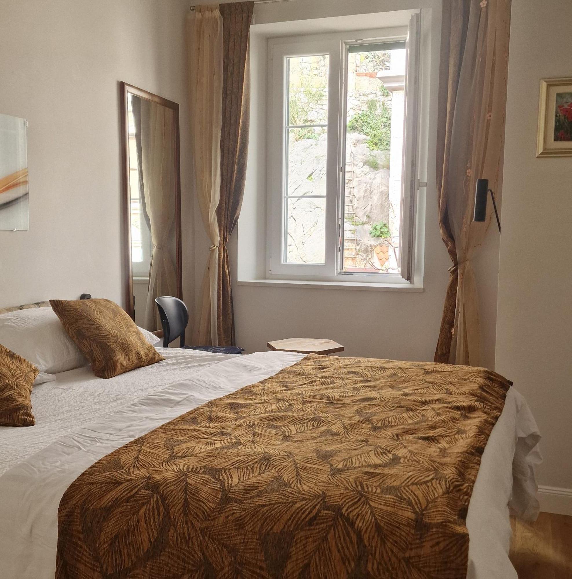 Old Town Apartment 奥米什 外观 照片