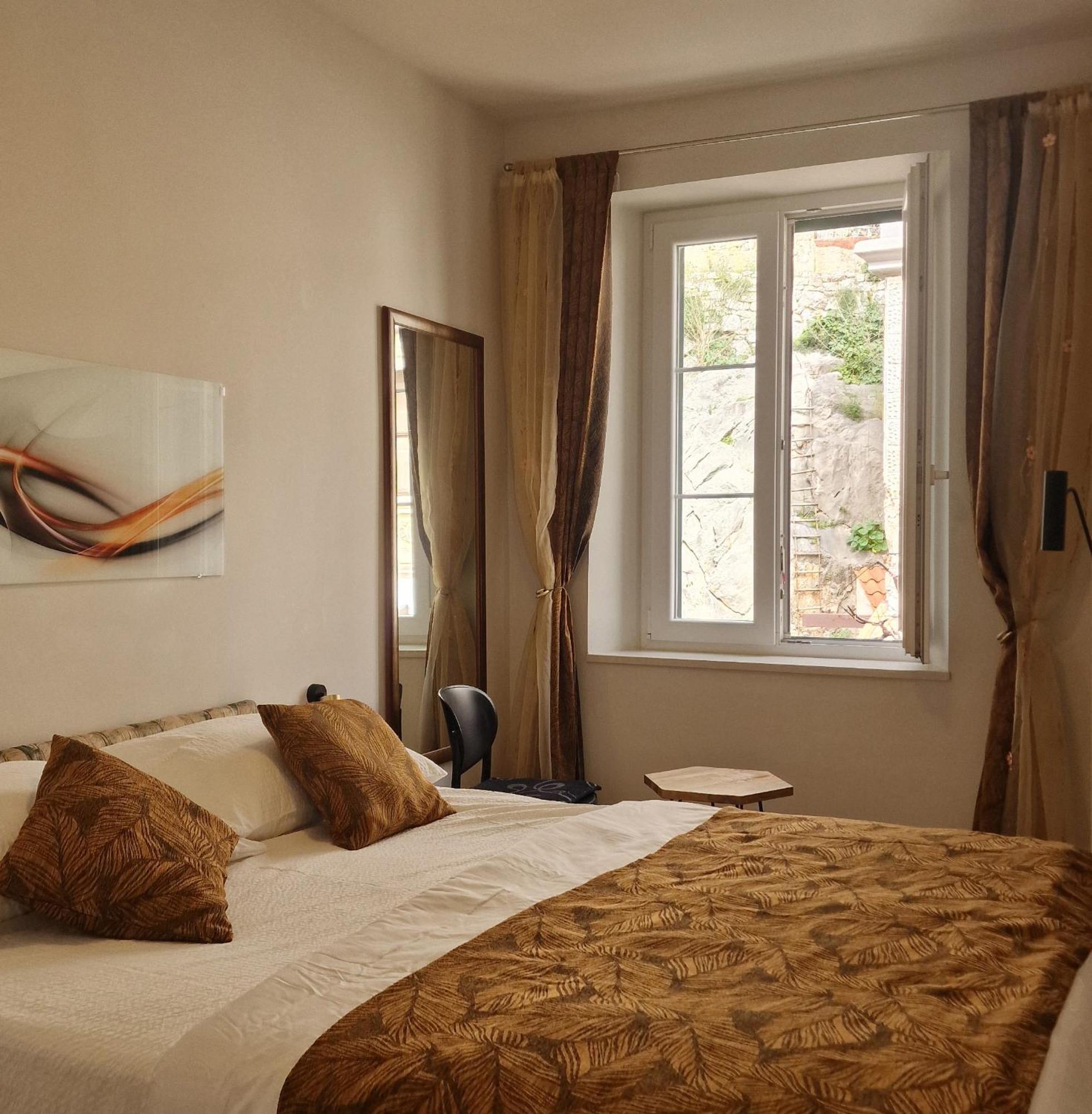 Old Town Apartment 奥米什 外观 照片